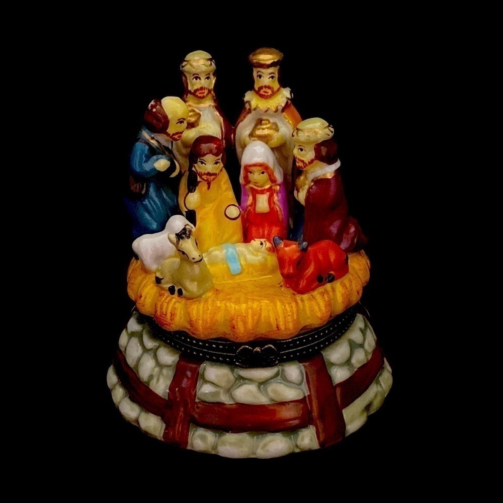 Nativity Scene Hinged Trinket Box 7 Characters Animals VTG Porcelain baby Jesus